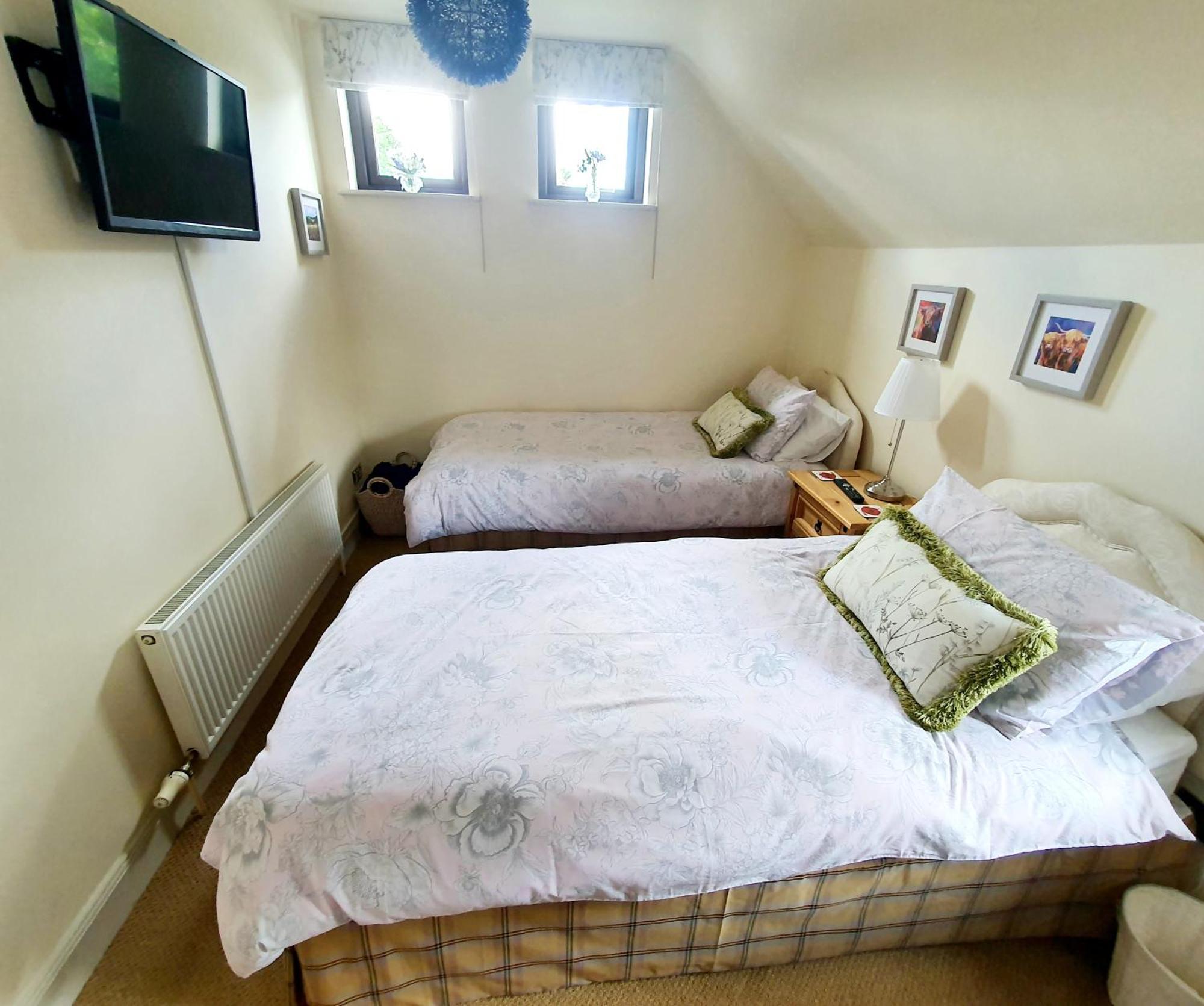 Lindas Retreats Self Catering Accommodation 1 Bedroom Cottage Or 3 Bedroom House Tomintoul Bagian luar foto